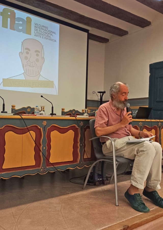 Ponencia de Vicente Ferrer en el FLAI 2026 de Albarrac&iacute;n